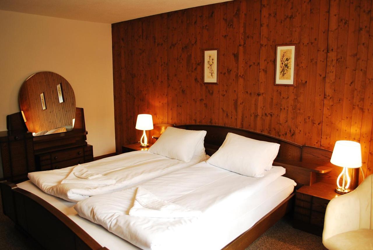 Rooms With Private Bathrooms Saas im Prattigau Dış mekan fotoğraf