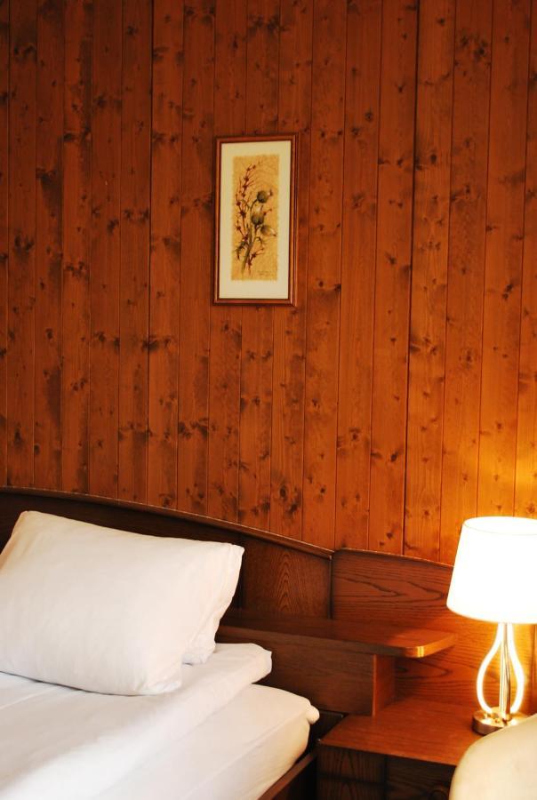 Rooms With Private Bathrooms Saas im Prattigau Dış mekan fotoğraf