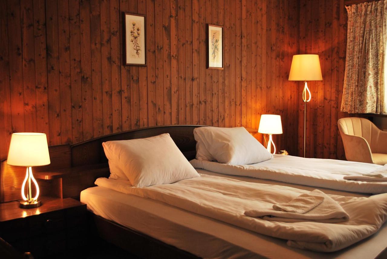 Rooms With Private Bathrooms Saas im Prattigau Dış mekan fotoğraf