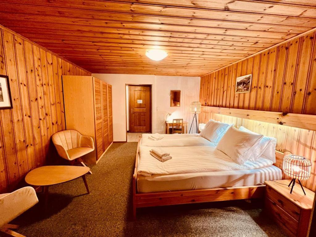Rooms With Private Bathrooms Saas im Prattigau Dış mekan fotoğraf